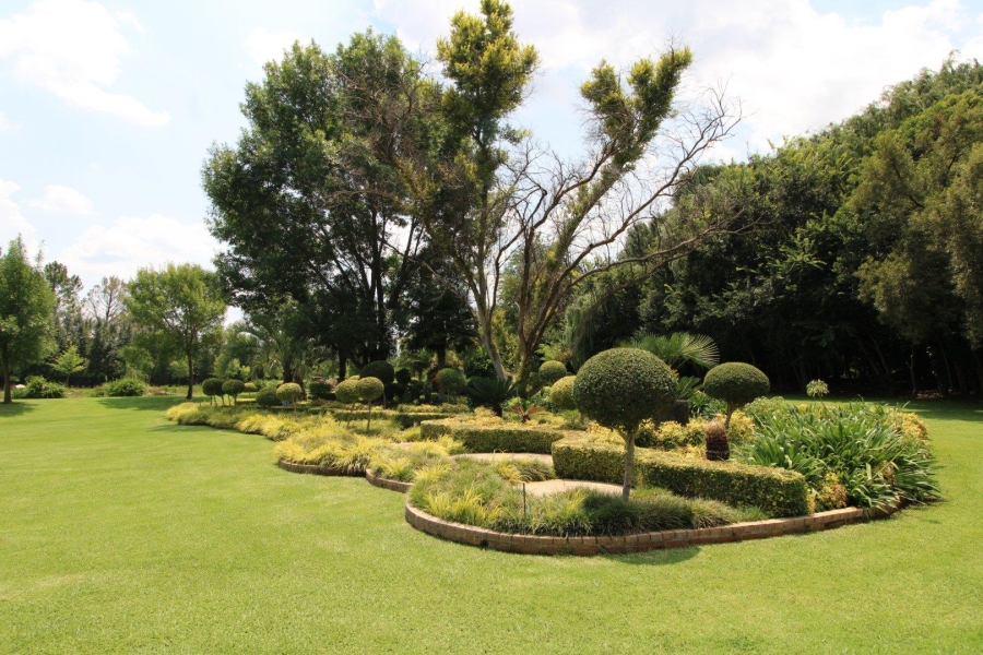 11 Bedroom Property for Sale in Van Der Hoff Park North West